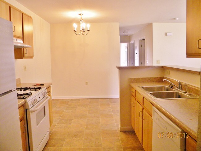 Building Photo - 3236 Westview Dr