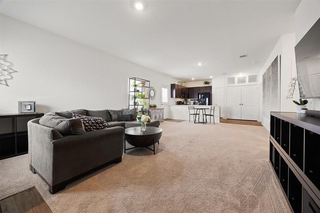 Building Photo - 257 Muscovy Dr