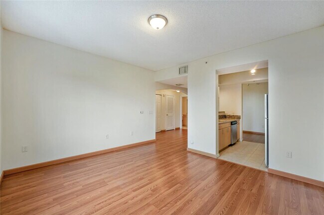 Foto del edificio - 533 NE 3rd Ave