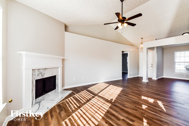 Building Photo - 2372 Hillvale Cir