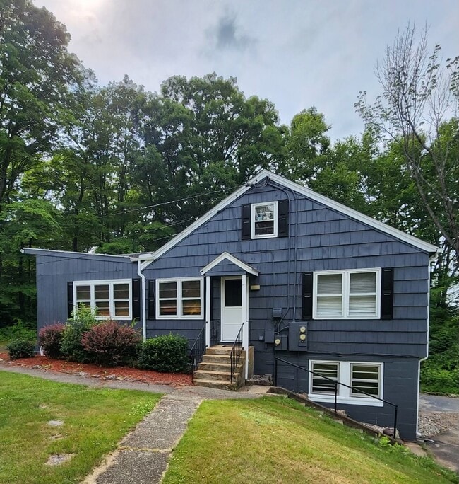 Front of house in quiet and safe neighborhood - 1 Minnesota Rd