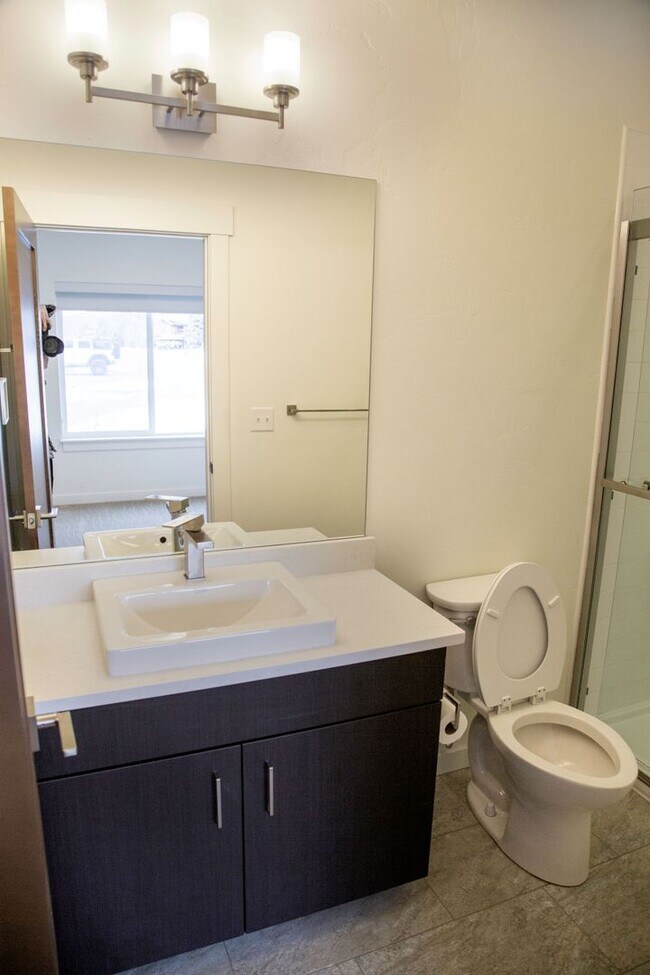 Building Photo - Modern 2bed/2bath home with loft near down...