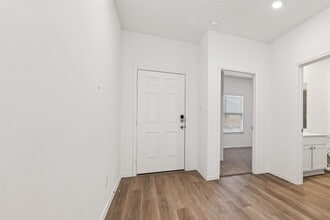 Building Photo - 27410 Oceanus Springs Dr