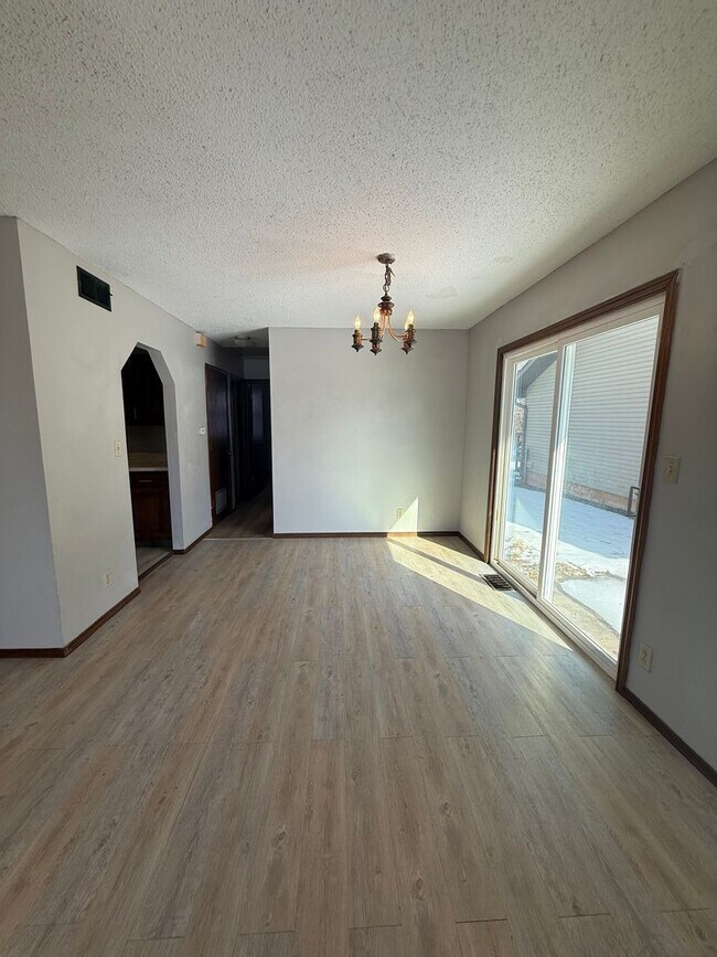 Foto del edificio - Available Now 2 bedroom 2 bath duplex!