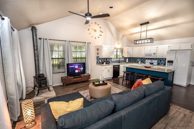 Foto del edificio - 28160 Windwood Dr E