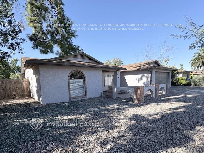 Building Photo - 2742 S Las Palmas