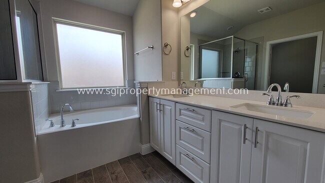 Foto del edificio - 1064 Keswick Dr