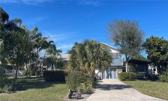 Building Photo - 5229 SE Horseshoe Point Rd