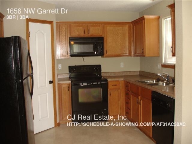 Primary Photo - 1656 NW Garrett Dr