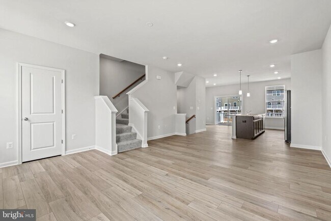 Building Photo - 160 WINTERPLACE Dr