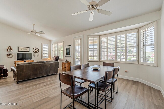 Foto del edificio - 18048 W Fairway Dr