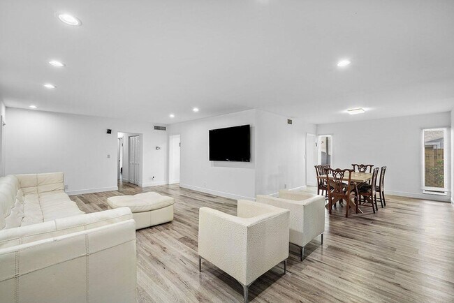 Building Photo - 6165 Old Court Rd