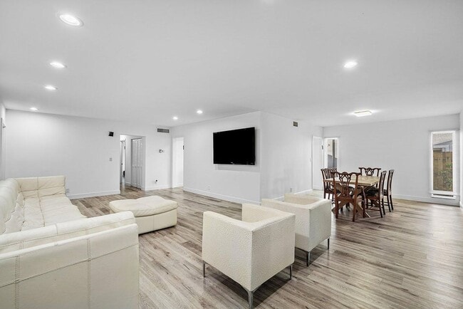 Foto del edificio - 6165 Old Court Rd