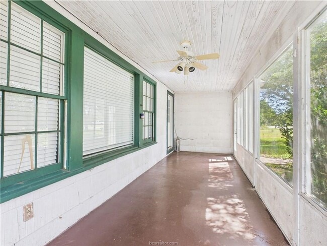 Building Photo - LATE JULY MOVE IN!  Adorable 3 Bedroom 2 Bathroom House