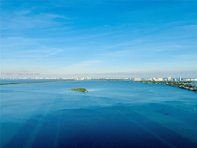 Building Photo - 2020 N Bayshore Dr