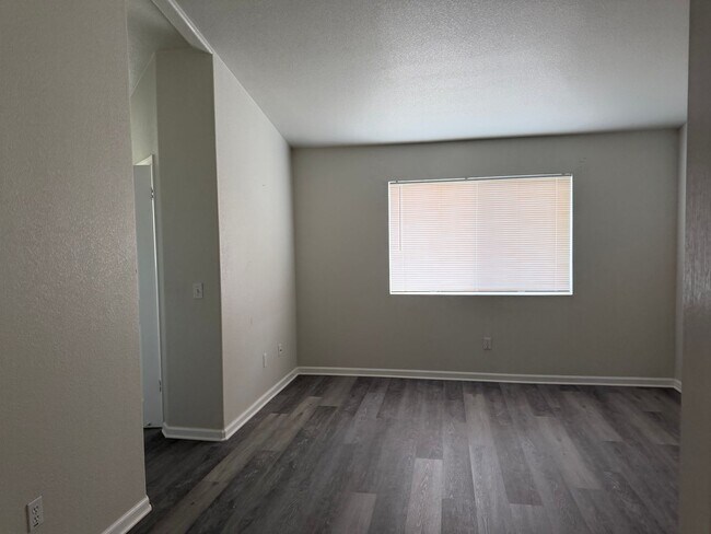 Foto del edificio - Charming 3-Bedroom, 2-Bath Home with Spacious Backyard in Elk Grove