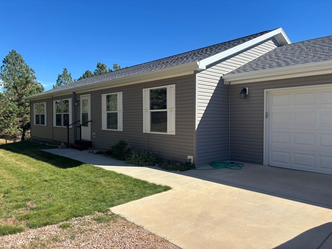 Foto principal - 2 BED | 2 BATH | FULLY FURNISHED | DOUBLE ...