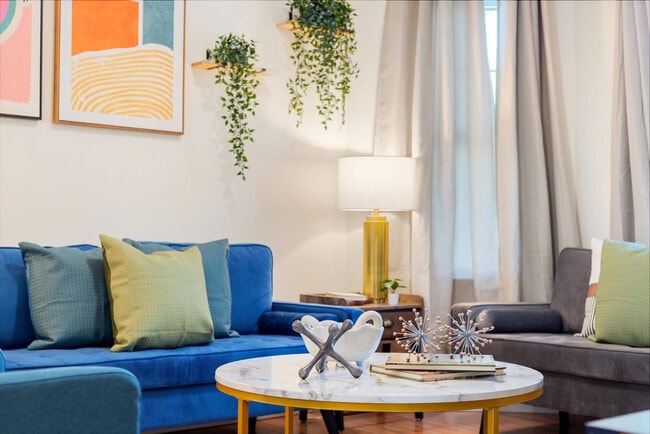 Foto del edificio - 12 Hubbardston Rd