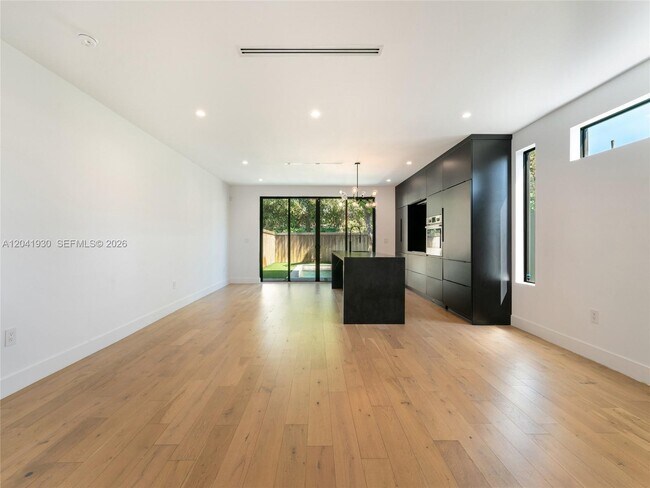 Foto del edificio - 227 NW 39th St