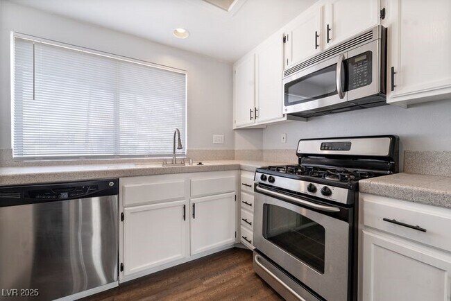 Foto del edificio - 1620 Desert Ridge Ave