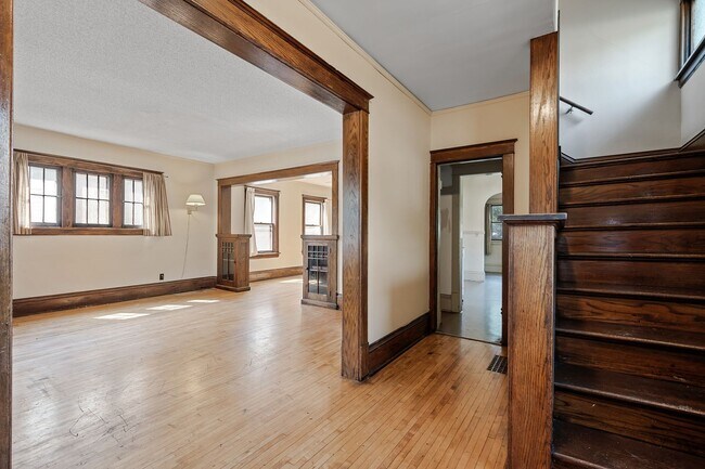 Building Photo - SPACIOUS 4BD/2BA House in Como! Close to U...