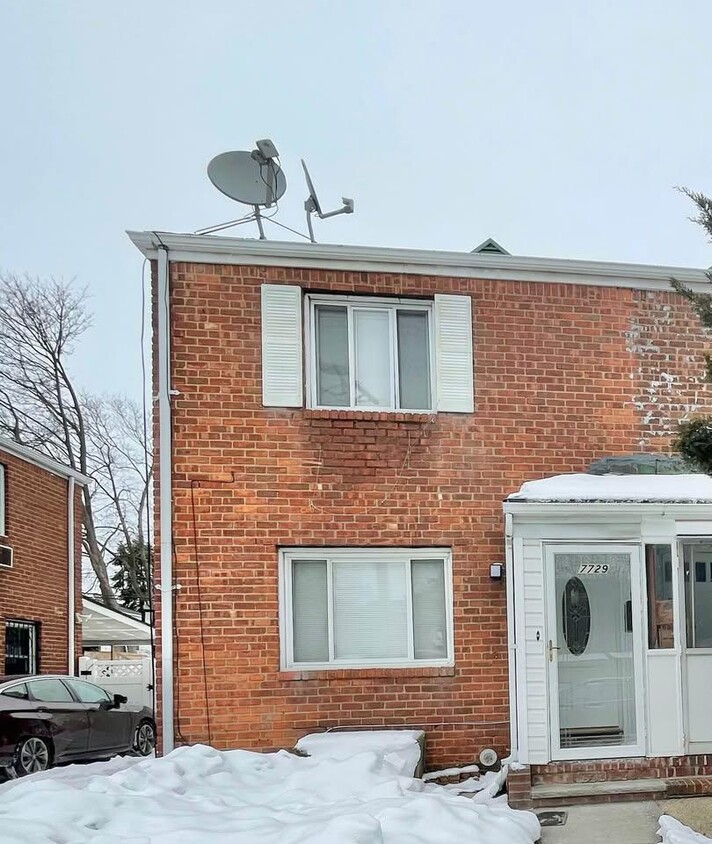 Foto principal - 77-29 249th St