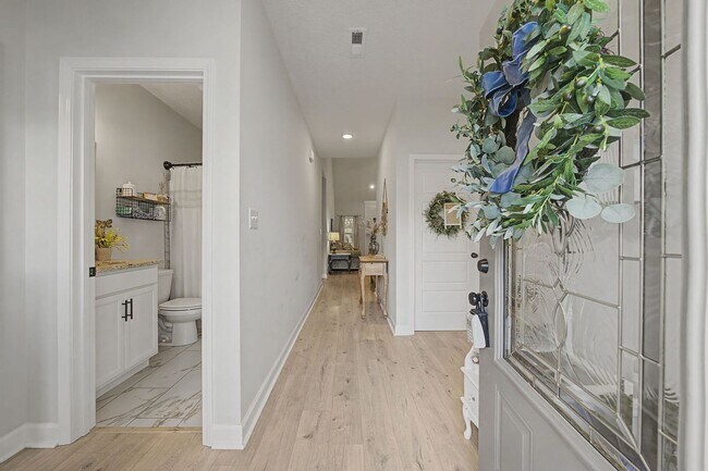 Foto del edificio - 1042 Brightwood Ct