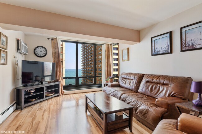 Foto del edificio - 6166 N Sheridan Rd Unit 8G