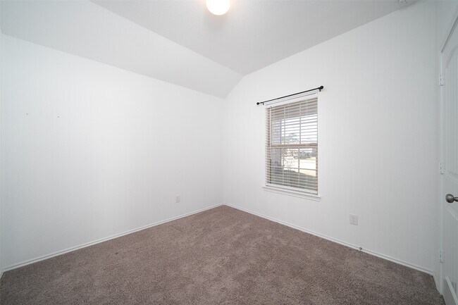 Foto del edificio - 18450 White Stallion Ln