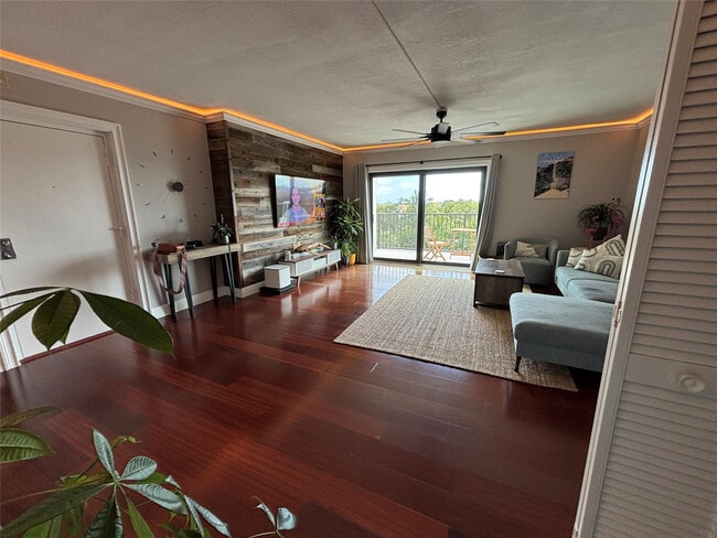 Foto del edificio - 900 River Reach Dr