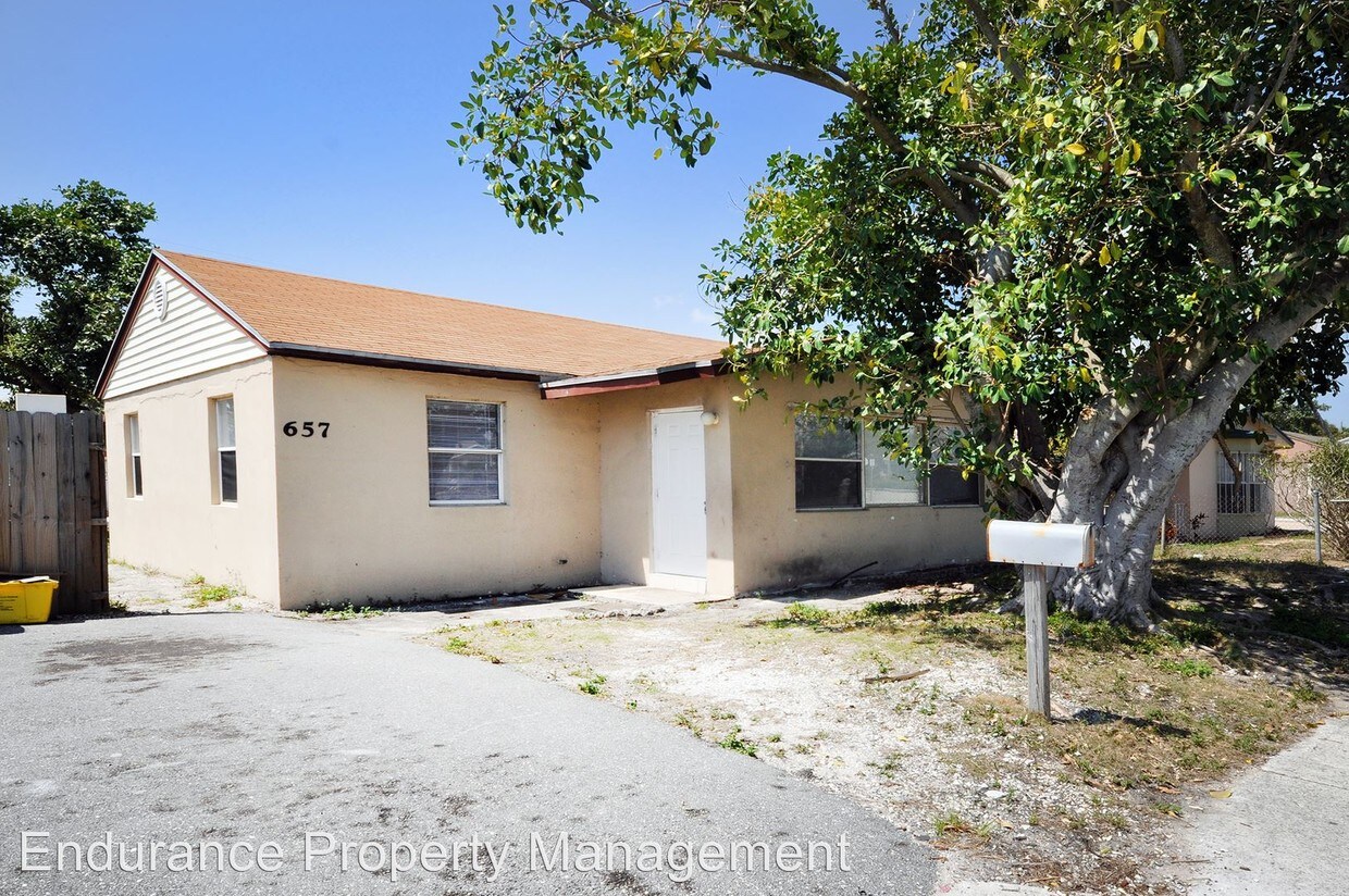 Primary Photo - 3 br, 2 bath House - 657 W 4th ST