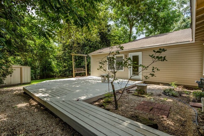 Foto del edificio - 1230 Timbergrove Ln