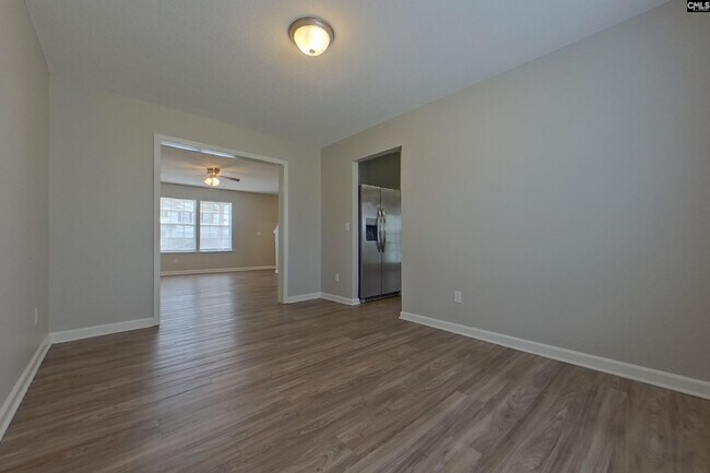 Building Photo - 410 Fox Trot Dr