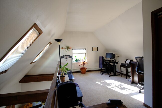 Foto del edificio - 1751 N Cambridge Ave