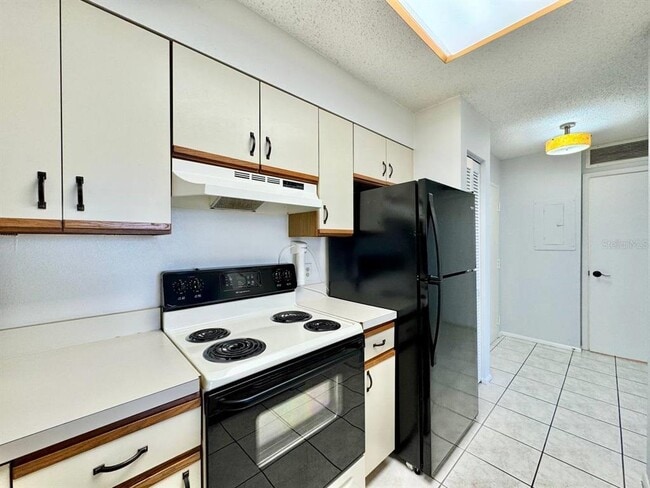 Building Photo - 2333 Feather Sound Dr