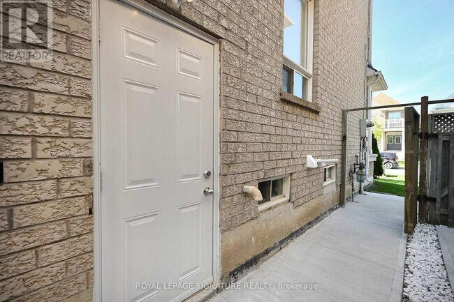 Photo du bâtiment - 3148 Velmar Dr