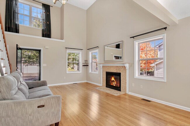 Foto del edificio - 35 Windy Hill Ln