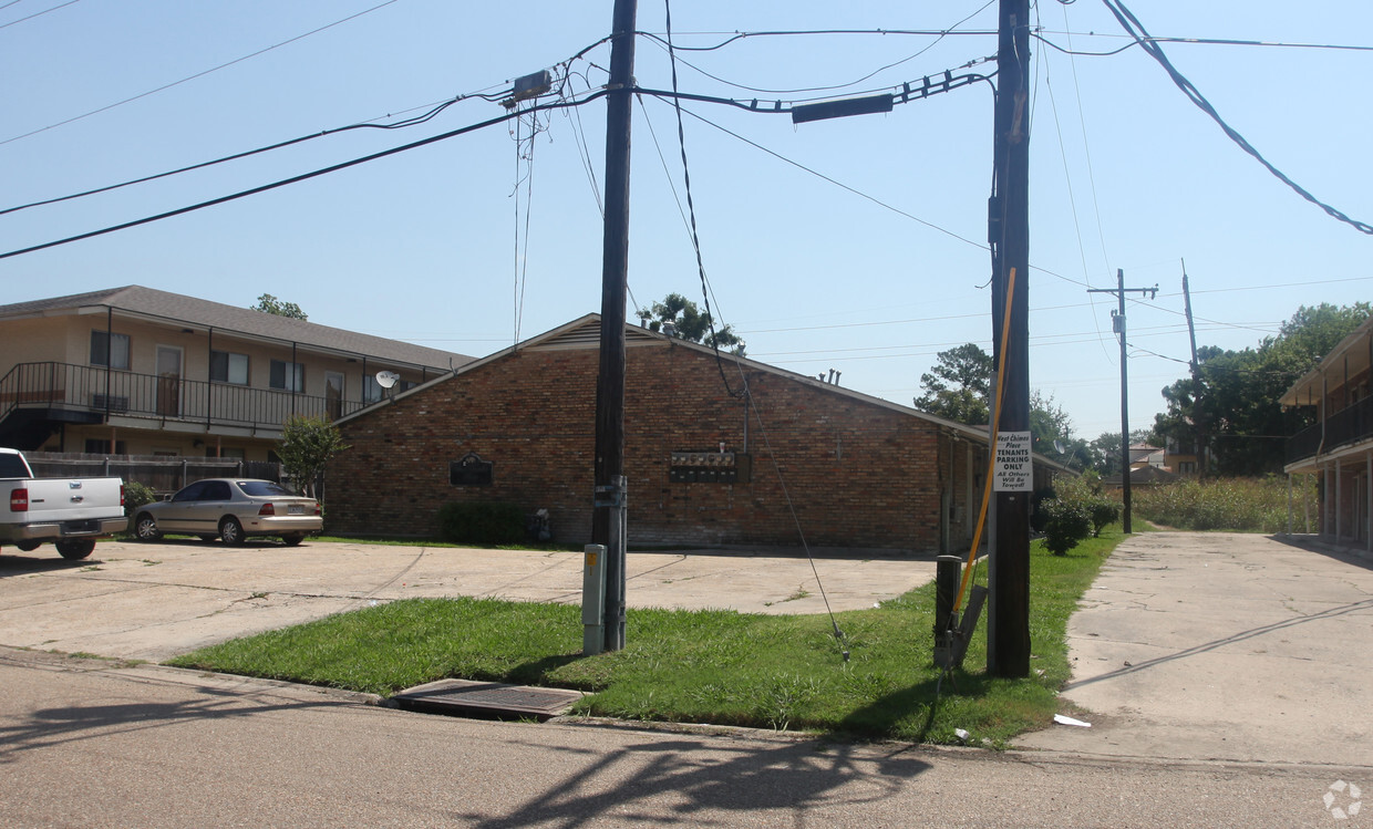 Primary Photo - 1159 W Chimes St