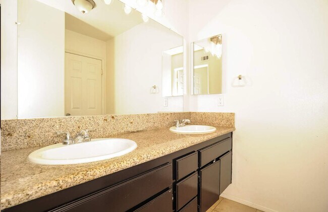 Building Photo - 42516 Coronet Ct