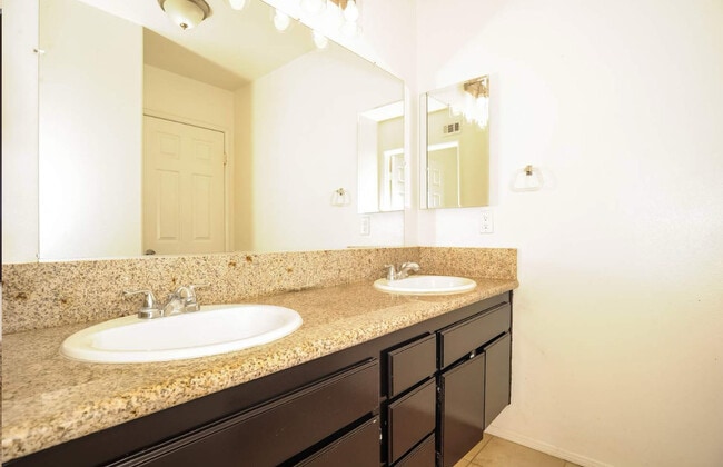 Foto del edificio - 42516 Coronet Ct