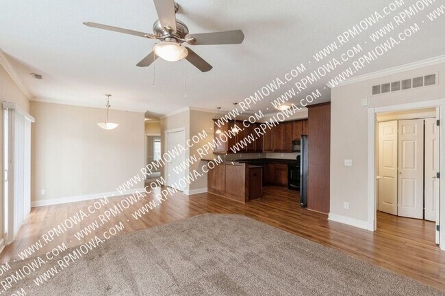 Building Photo - GREAT LOCATION!! 2 Bedroom, 2.5 Bathroom C...