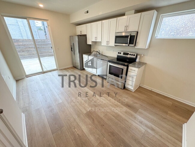 Building Photo - 1327 S 27th St
