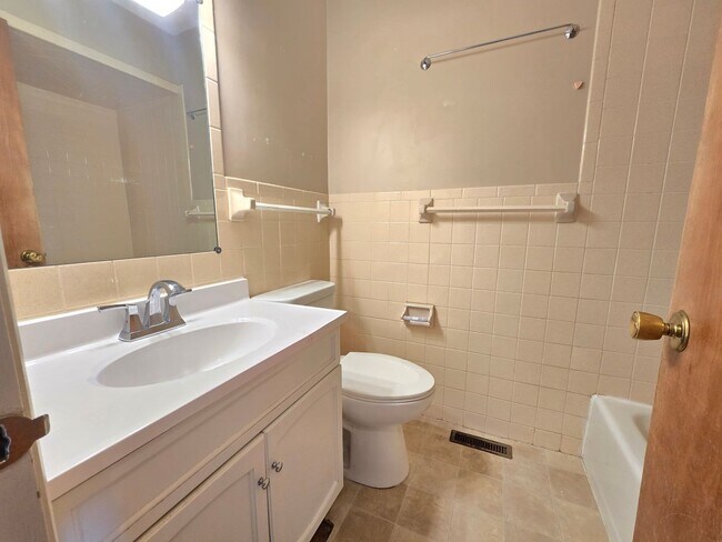 Foto del edificio - 203 Eisenhower Dr