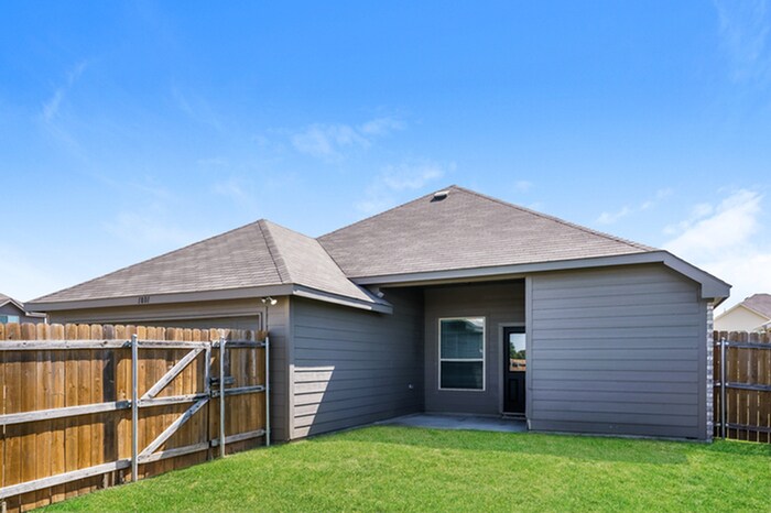 Building Photo - 1801 Cross Oaks Dr