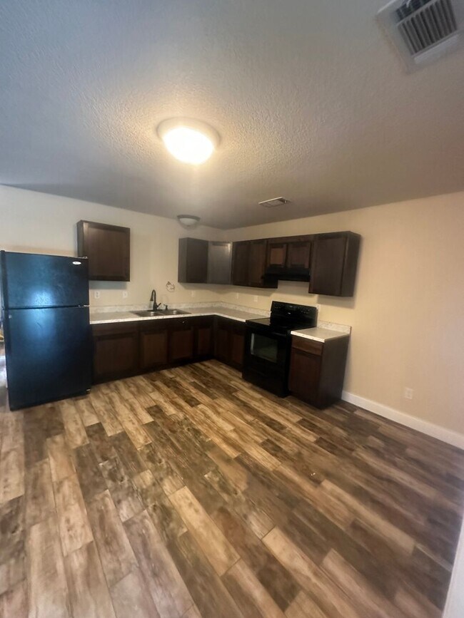 Building Photo - TEDDY DUPLEX
