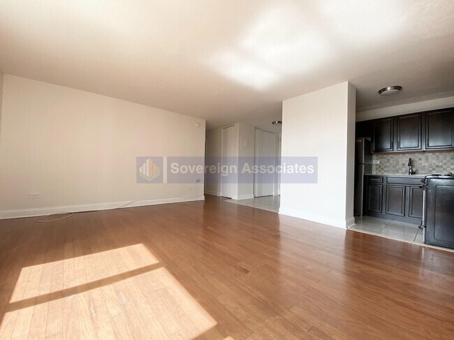 Foto del edificio - 3333 Broadway