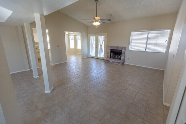 Building Photo - 6407 W MADRAS LN - 2BR 2BA Greenway/67th A...