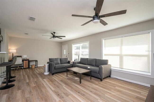 Foto del edificio - 3806 SW 18th St
