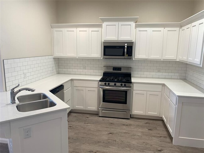 Building Photo - 4700 Enclave Ln