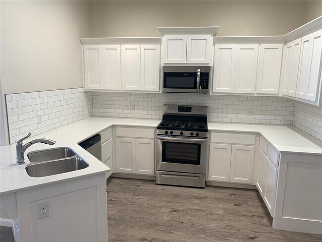 Foto del edificio - 4700 Enclave Ln